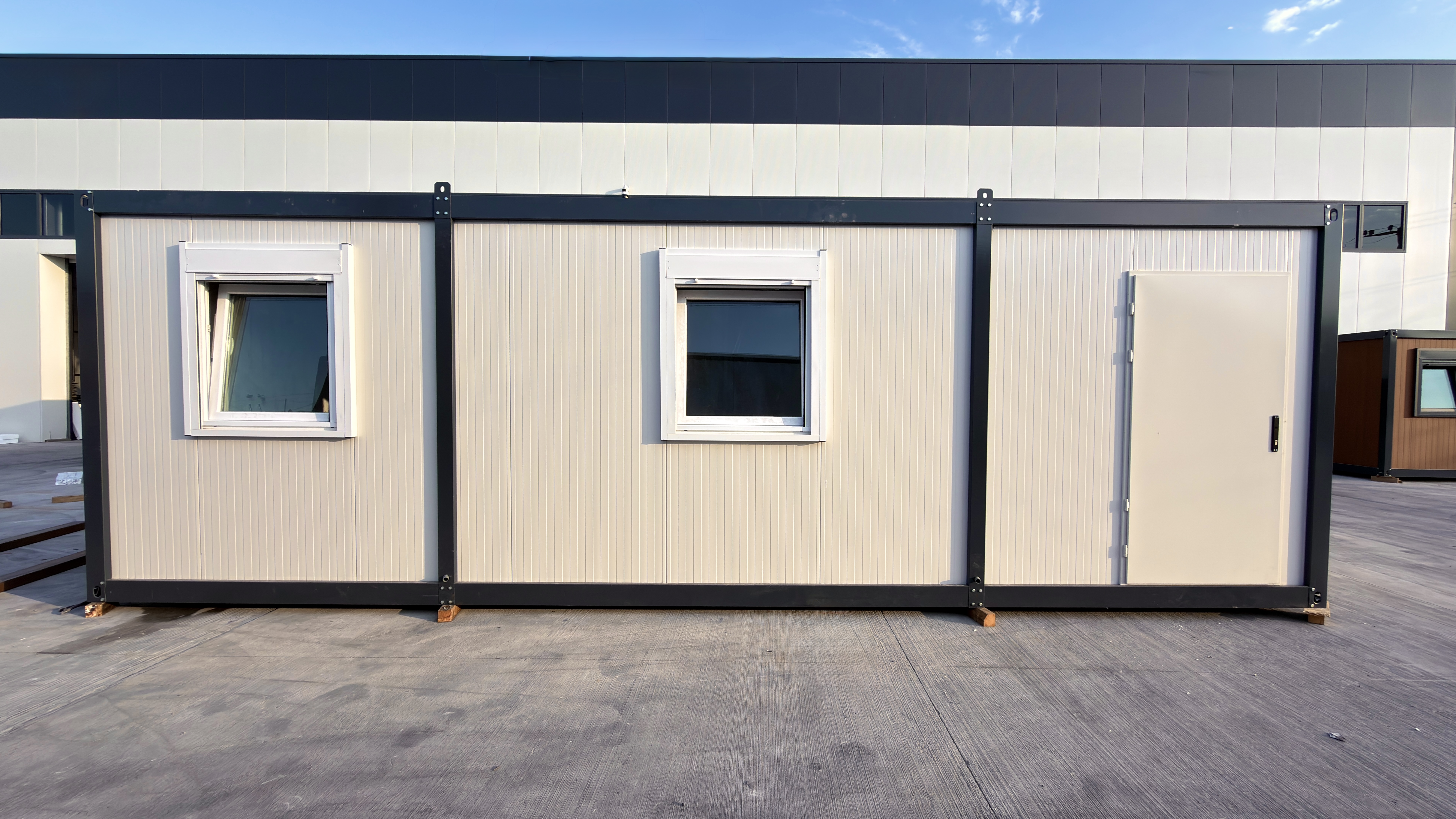 Bürocontainer kaufen - Villex Mega Plus Cube Blanc Frontansicht